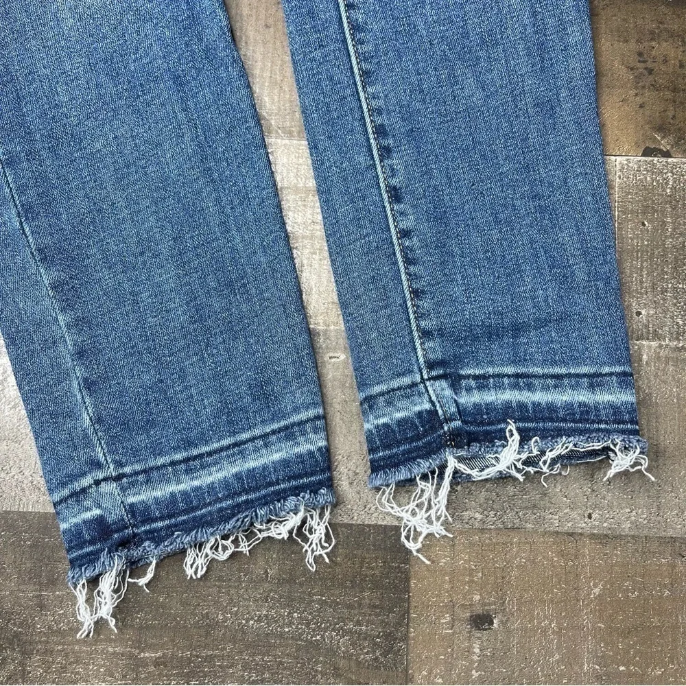 Levi’s 711 Distressed Skinny Ankle Jean size 28